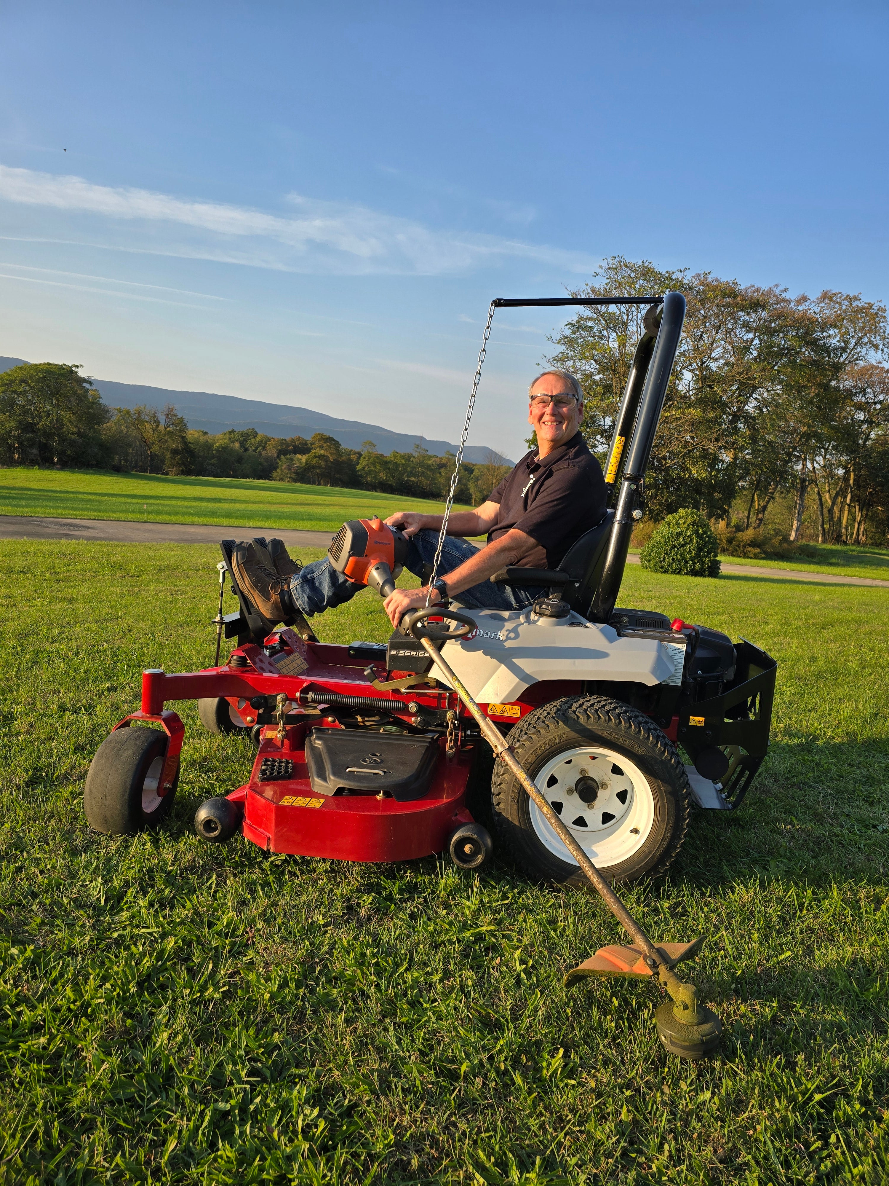 Enhanced MobilityIdeal for individuals with limited upper body mobility, offering you the freedom and ease to operate a mower effortlessly. ⇾